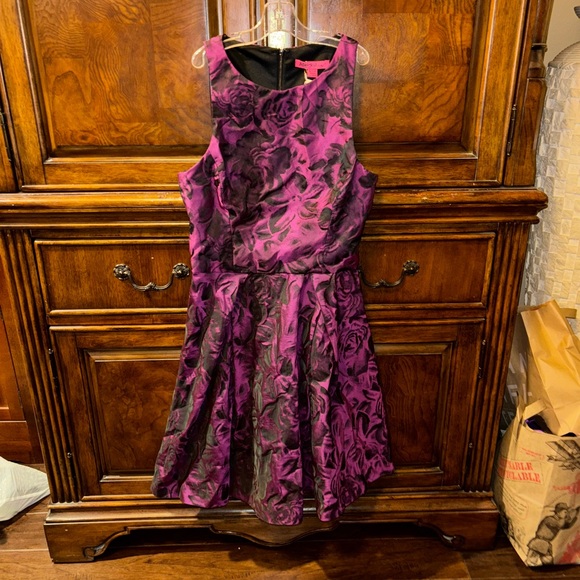 Betsey Johnson Dresses & Skirts - Betsey Johnson Women’s Purple Rose Party Dress Size 4